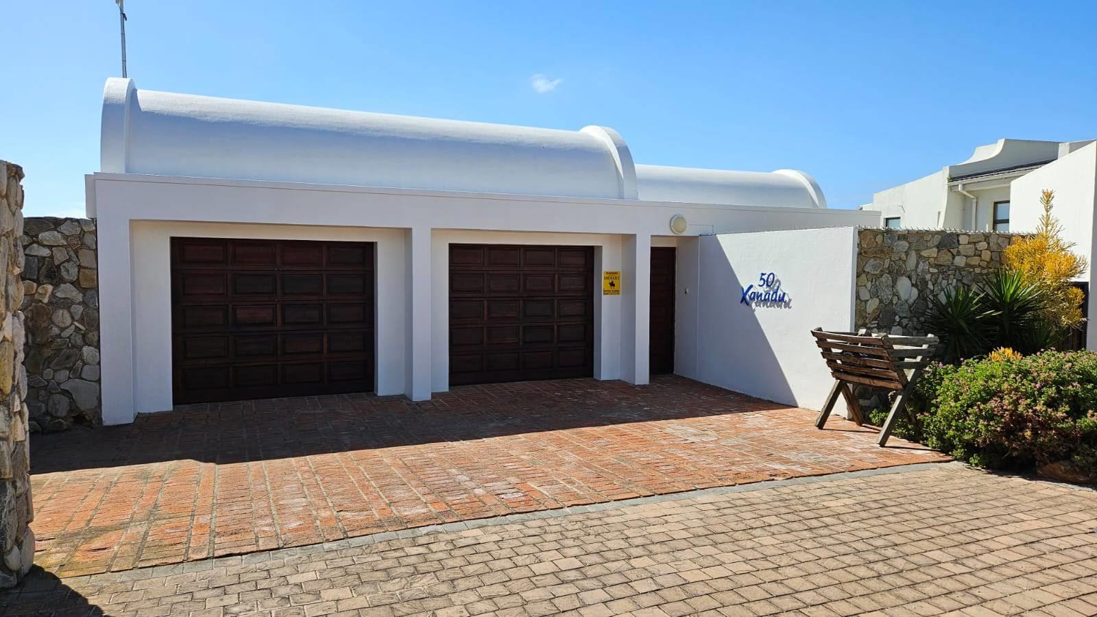 To Let 4 Bedroom Property for Rent in Jeffreys Bay Central Eastern Cape